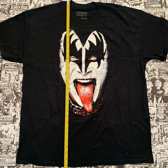 Kiss T-Shirt - Picture 8 of 10